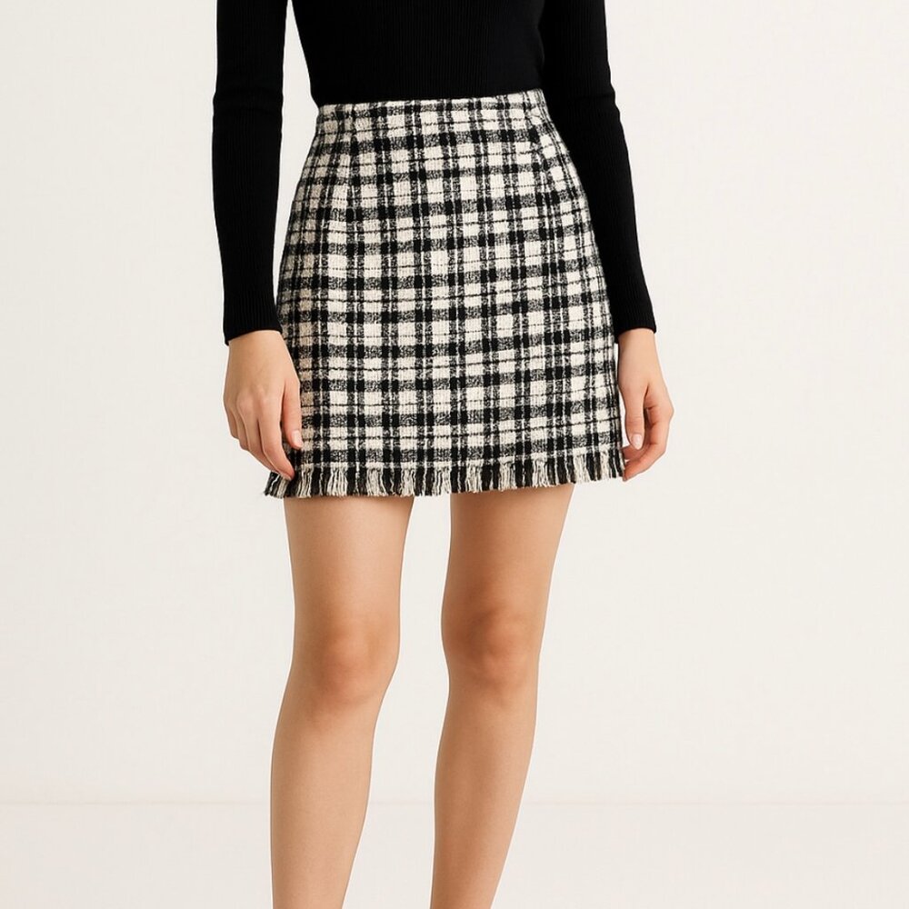 Preppy Tweed Plaid Skirt Large Mini Black & White Checkered Fringe Hem Classic